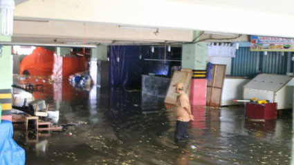 Basemen Pasar Bawah Kembali Terendam Banjir