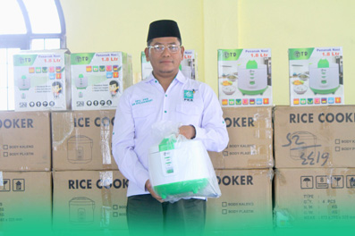 Hafizan Abas Bagikan Ribuan Rice Cooker KepadaMasyarakat