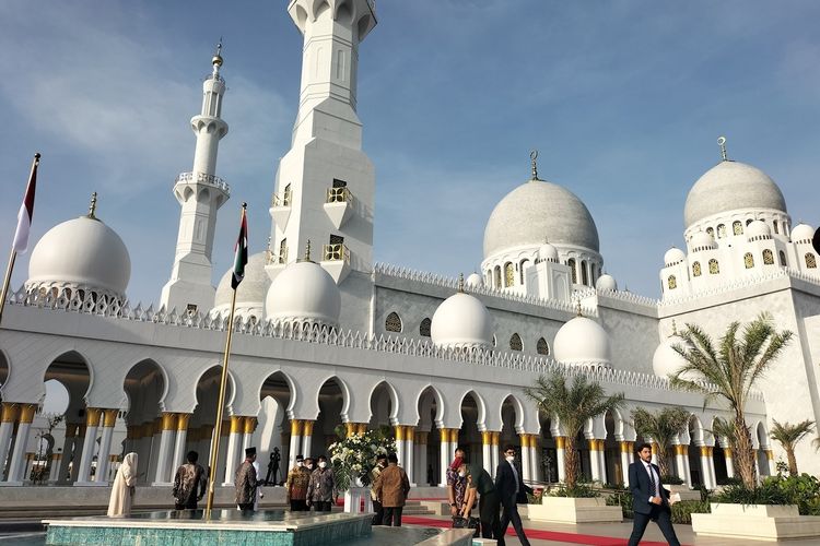 Masjid Sheikh Zayed Diresmikan Oleh Presiden RI dan Presiden Uni Emirat Arab