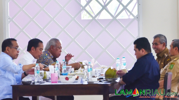 Kedua Kalinya Presiden Jokowi Makan Siang Di RM Pondok Pak Abbas Desa Sei Pinang