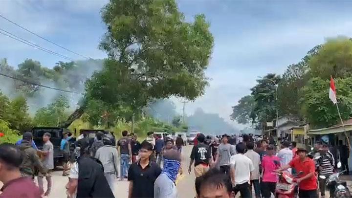 Aparat Gabungan Polri, TNI, dan BP Batam Memasuki Kampung Adat di Rempang: Warga Mengalami Cedera dan Penangkapan