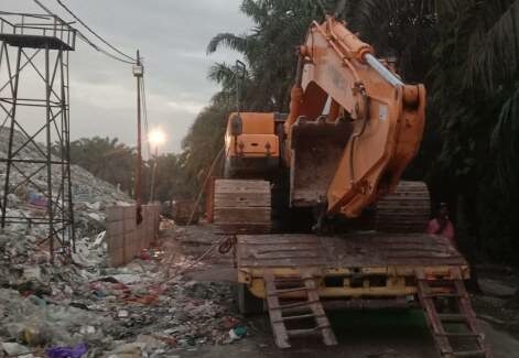 DLHK Pekanbaru Dibantu 2 Excavator dari Pemprov Riau Untuk Kelola TPA Muara Fajar
