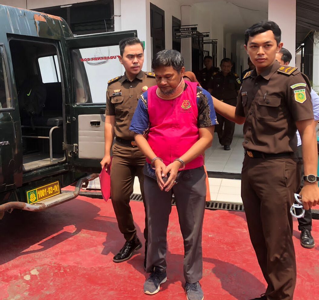 Kejaksaan Tahan Tersangka Korupsi Kasus Pengadaan Barang dan Jasa Bawaslu Indragiri Hulu