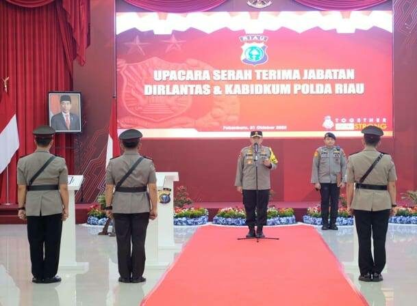 "Kapolda Irjen Mohammad Iqbal Memberikan Pesan saat Melantik PJU Baru Polda Riau"