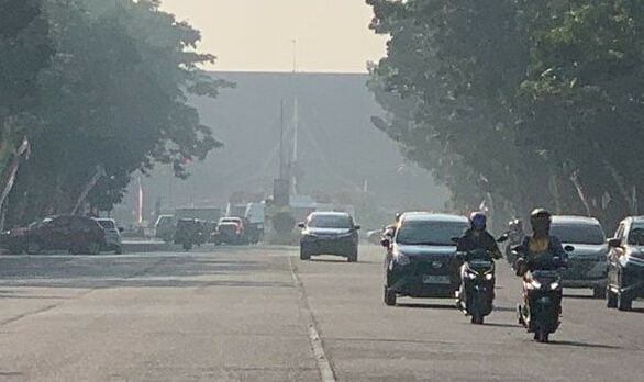 Jarak Pandang di Pekanbaru Hanya 500 Meter, BMKG Ungkap Uap Air Campur Asap