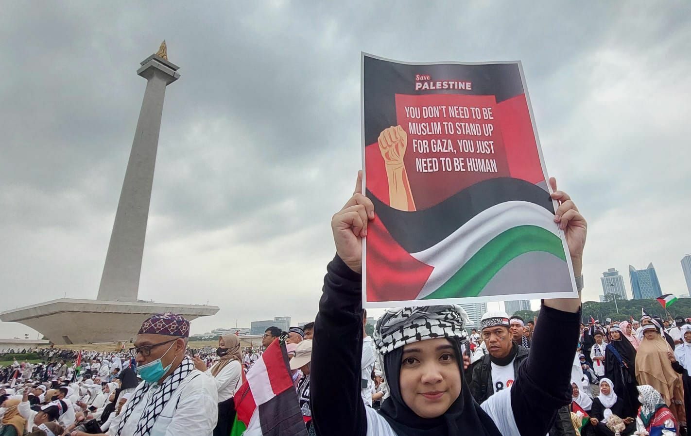 Ribuan Massa Penuhi Kawasan Monas dengan Teriakan 'Palestina Merdeka'