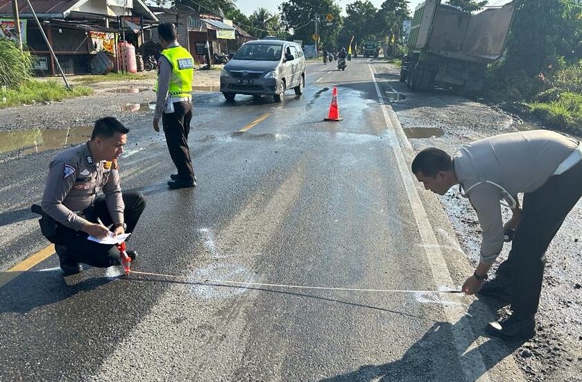 Kecelakaan Minibus dan Pick Up di Kuok, 9 Korban Luka-Luka