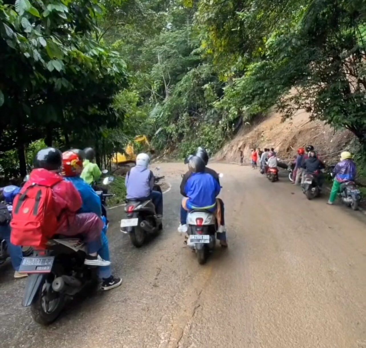 Pengendara Dapat Melintasi Jalur Riau-Sumbar