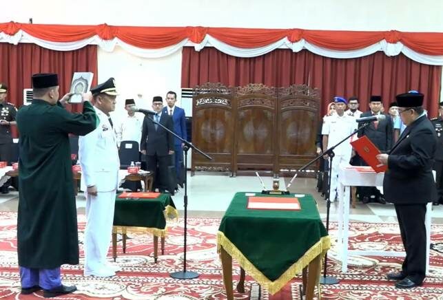 Gubernur Edy Natar Resmi Lantik Hambali sebagai Pj Bupati Kampar