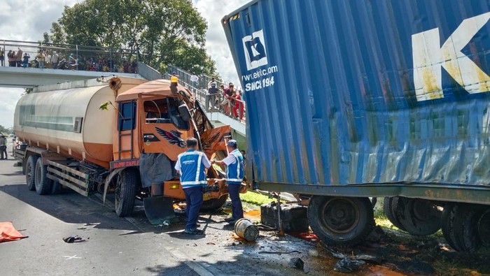 Sopir Truk Tangki Ditetapkan Tersangka Setelah Kecelakaan dengan Trailer di Tol Balmera Medan