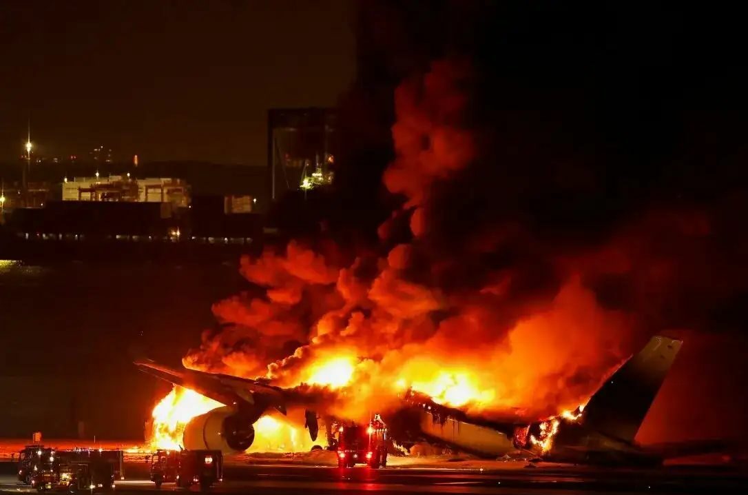 Insiden Tabrakan Pesawat di Jepang, Pilot Alami Luka Parah