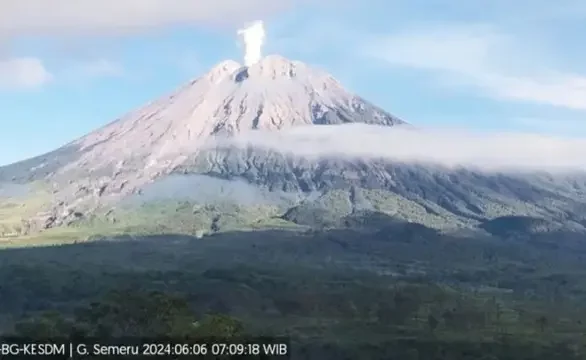 Erupsi Gunung Semeru Terjasi 30 Kali pada Sabtu Pagi