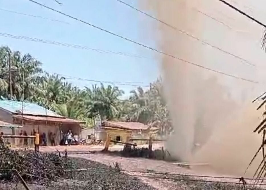 Kebocoran Pipa Minyak di Rohil