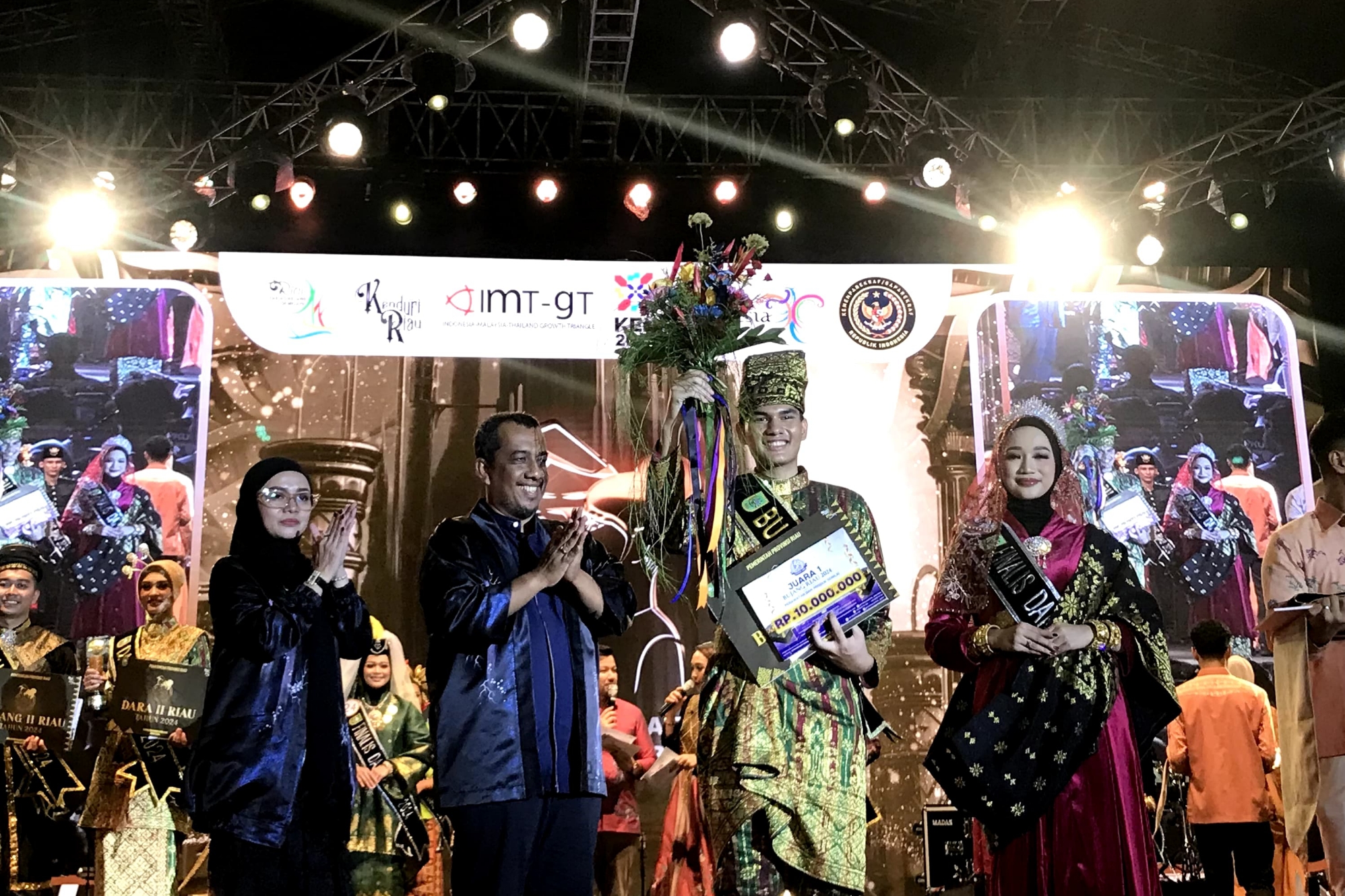 Nabil dan Andhia Resmi Dinobatkan sebagai Bujang dan Dara Riau 2024